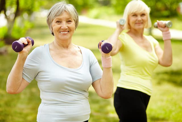 soigner l'ostéoporose avec un traitement naturel - personnes âgées