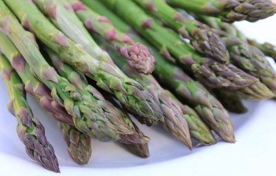 légumes de printemps - asperges