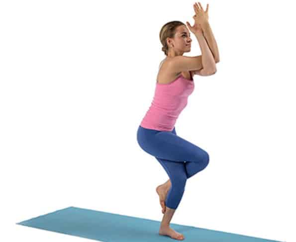 pratiquer le yoga pour maigrir - posture aigle
