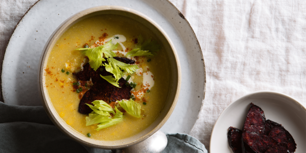 Visuel d'une soupe détox Potage de pois cassés au chorizo croustillant par Tuttinutri LMP Santé