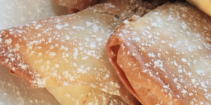 Bricks au confit d’oignon et fromage de brebis